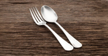 mitos-atau-fakta-garpu-dan-sendok-logam-bisa-percepat-empuknya-daging-ini-penjelasan-pakar-ipb-university-770x400