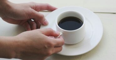 pencinta-kopi-wajib-tahu-ini-batas-aman-konsumsi-kafein-harian-kata-ahli-gizi-ipb-university-770x400