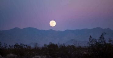 bulan-semakin-menjauh-dari-bumi-dosen-ipb-university-jelaskan-dampak-terhadap-cuaca-dan-iklim.jpg-770x400
