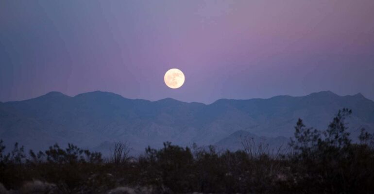 bulan-semakin-menjauh-dari-bumi-dosen-ipb-university-jelaskan-dampak-terhadap-cuaca-dan-iklim.jpg-770x400